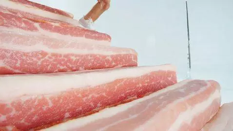 AI Video from prompt: Make a super photorealistic video of a woman wal