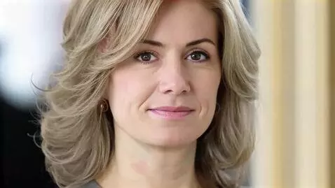 AI Video from prompt: Showing her bikini  with beautiful smile