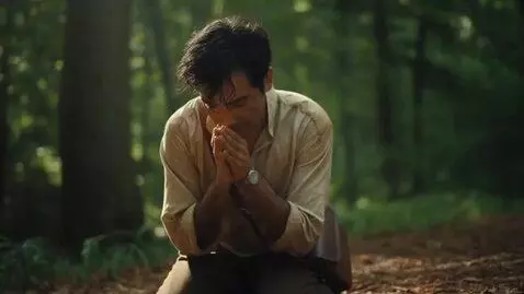 AI Video from prompt: A man runs away from the soldiers, then he begin