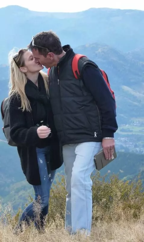 AI Video from prompt: make the subjects share a deep and intense frenc