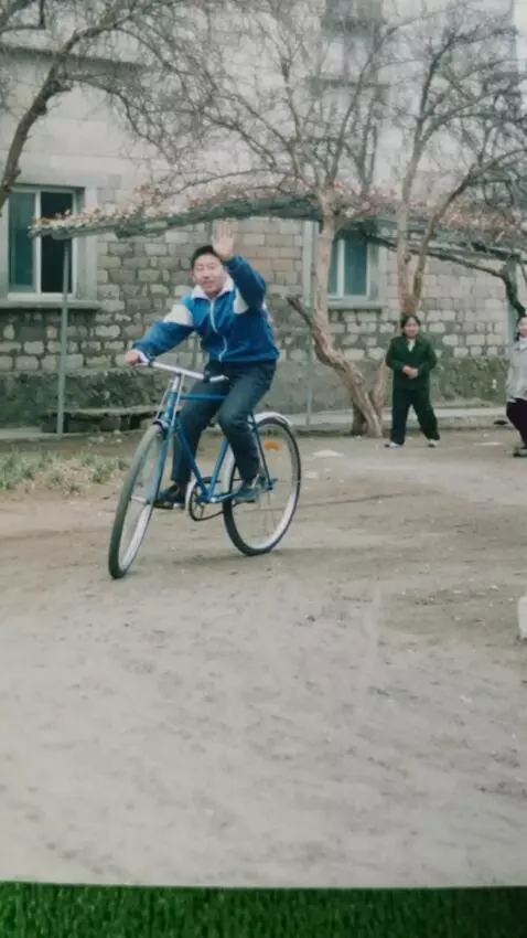 AI Video from prompt: He drives past and waves with a small smile at t