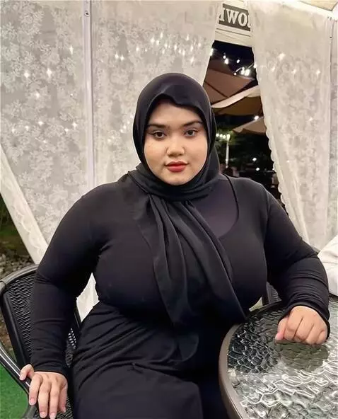 AI Video from prompt: lifting breasts