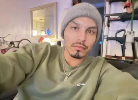 AI Video from prompt: Takeing off my shirt and looking like a model th