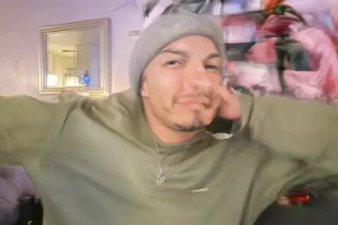 AI Video from prompt: Takeing off my shirt and looking like a model th