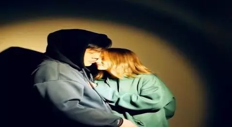 AI Video from prompt: Let them kiss and the guy holds the girls in the