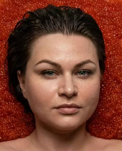 AI Video from prompt: The girl in the photo turns to the camera and sl