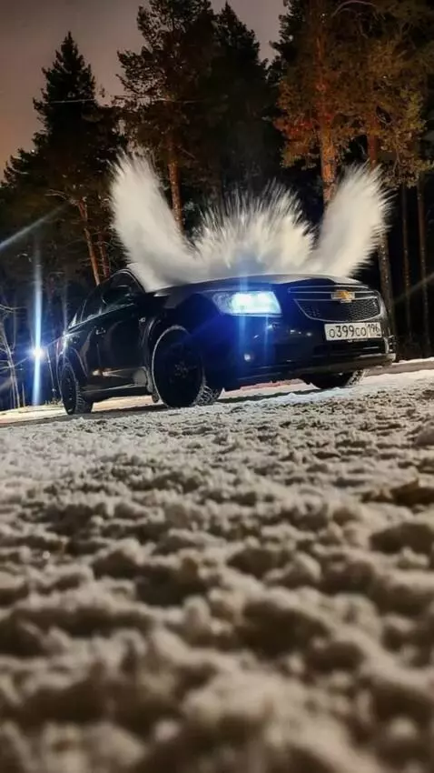 AI Video from prompt: This black Chevrolet Cruze (2012) is shining its