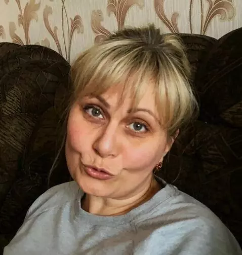 AI Video from prompt: girl kiss you