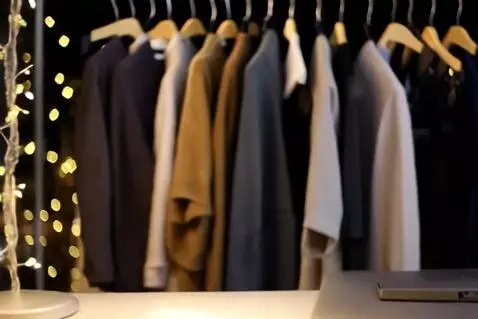 AI Video from prompt: 0:00 — 0:15) SCENE 1: ATMOSPHERE  · AI Visual Pr