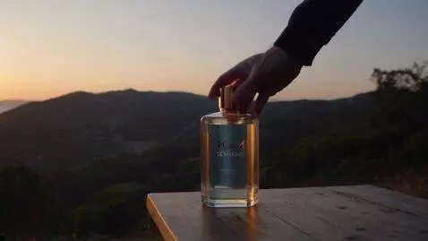 AI Video from prompt: Make me a video of a man coming up to the table 