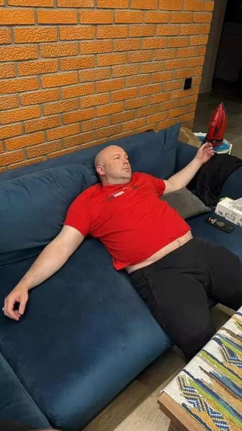 AI Video from prompt: relaxing with beautiful girls