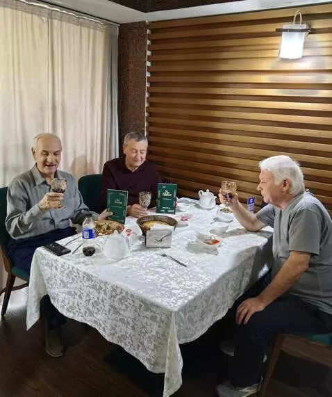 AI Video from prompt: Class reunion