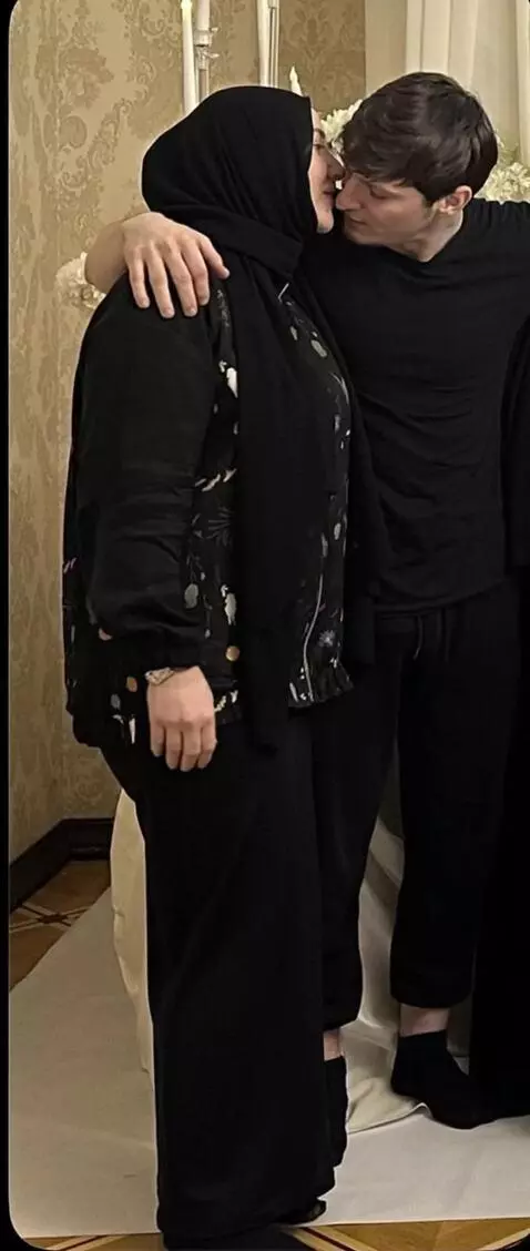 AI Video from prompt: Passionate kiss of two, squeezing the ass, putti