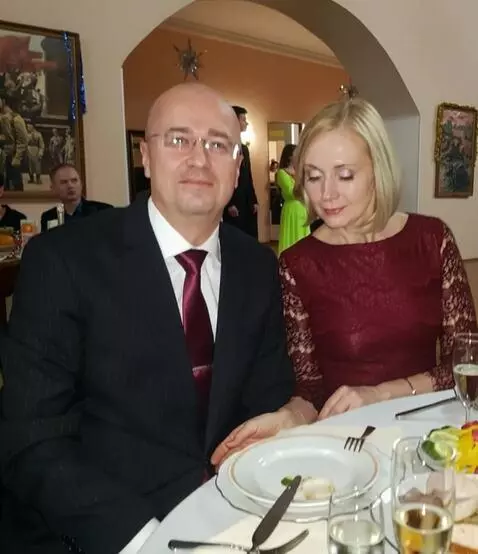 AI Video from prompt: The woman in the photograph is wearing a miniski