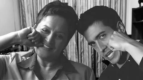 AI Video from prompt: lifts and sniffs the armpit