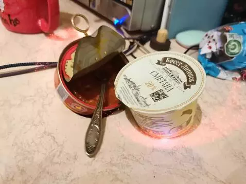 AI Video from prompt: Extreme close-up, hyperrealistic, 5 seconds. A r