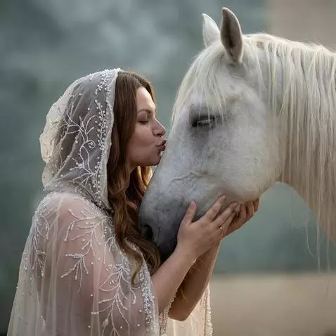 AI Video from prompt: The woman leans over the horse and kisses its no