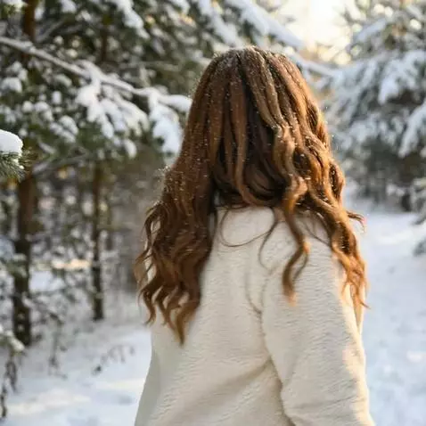 AI Video from prompt: The woman turns her back to the camera and walks