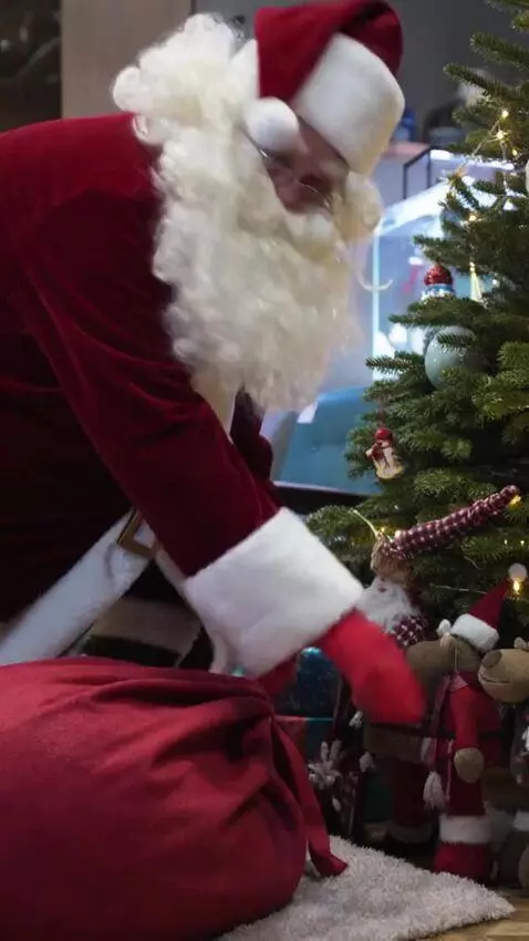 AI Video from prompt: A magical New Year's night scene in a cozy child