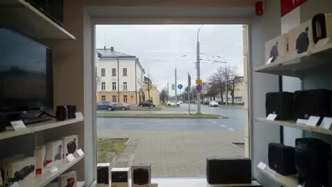 AI Video from prompt: Generate a video taken with a phone from a displ