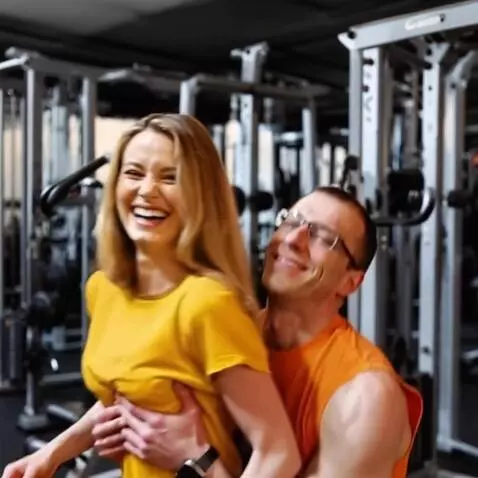 AI Video from prompt: the guy takes her by the waist, lifts her up and