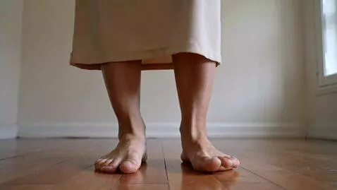 AI Video from prompt: a skinny arab woman show her big feet to the cam