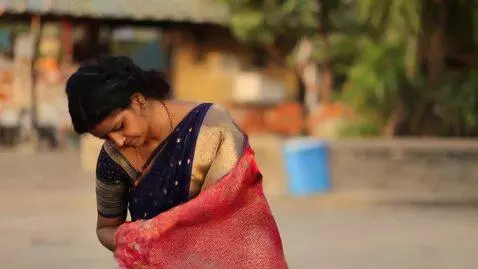 AI Video from prompt: a women removing another women's saree