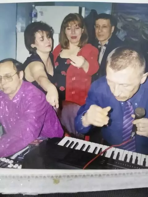 AI Video from prompt: Make this photo live. But make a woman in red as