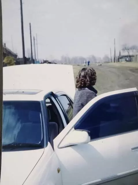 AI Video from prompt: Make foto live. Like woman came and she saw how 