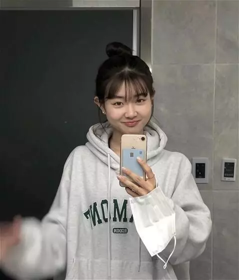 AI Video from prompt: Girl in the photo will be smile and hand heart g