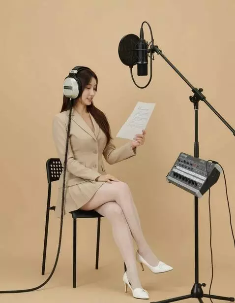 AI Video from prompt: A woman wearing headphones reads a text. The cam