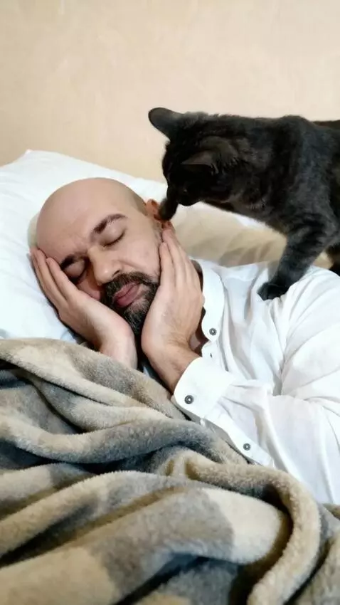 AI Video from prompt: Realistic video. A man, an exact copy of the fac