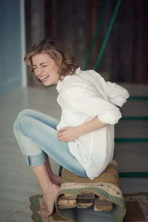 AI Video from prompt: The girl has a very painful stomach.  She is cur