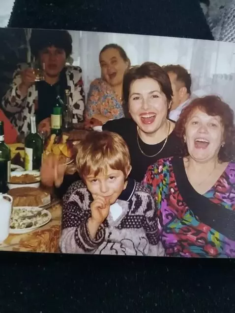 AI Video from prompt: Made this foto live like everyone celebrate birt