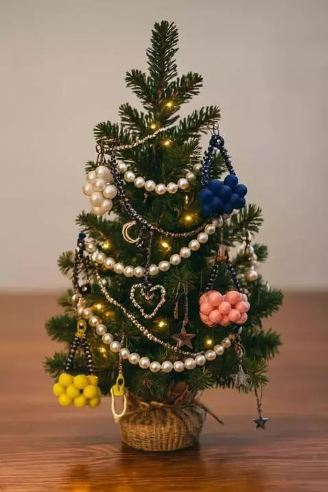 AI Video from prompt: Bring the photo to life by adding the hand of th