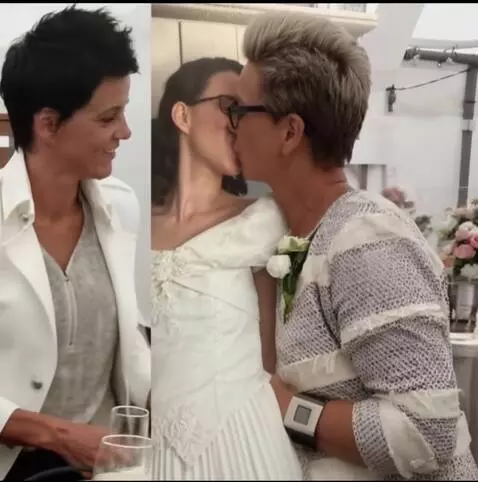 AI Video from prompt: French kissing with girl in the middle