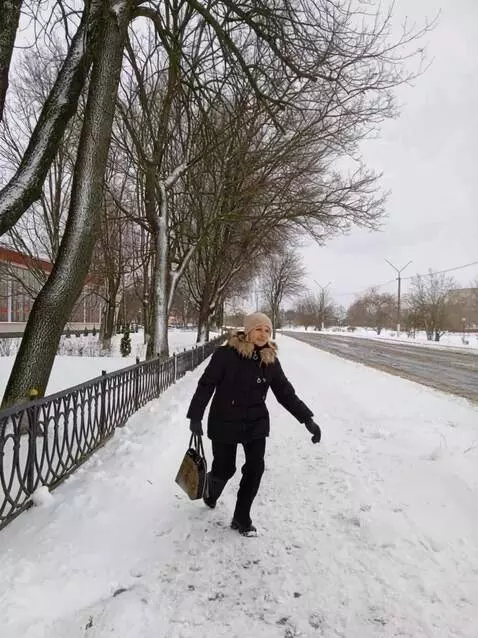 AI Video from prompt: Girl flying up