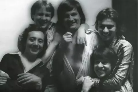 AI Video from prompt: People are moving