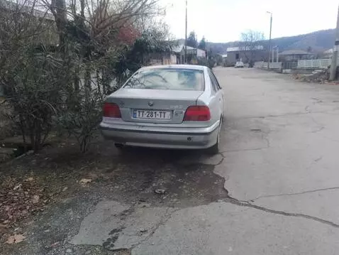 AI Video from prompt: I want this car to run on the track.