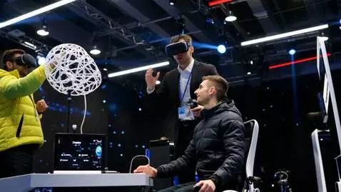 AI Video from prompt: playstation vr showcase of the devise in 3D Ultr