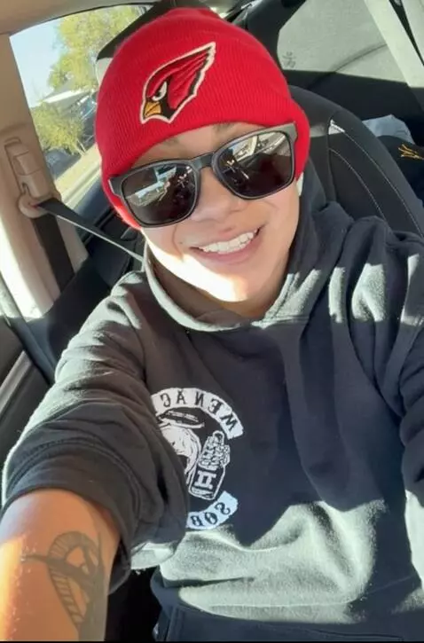 AI Video from prompt: The woman shows both of her arms on camera