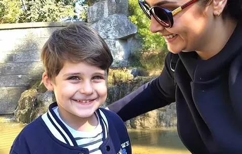 AI Video from prompt: mother and son hugging