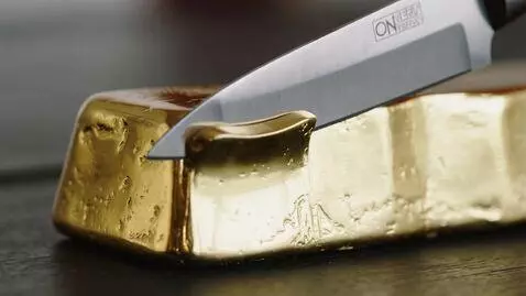 AI Video from prompt: Ultra-realistic ASMR 30 sec video of a sharp ste