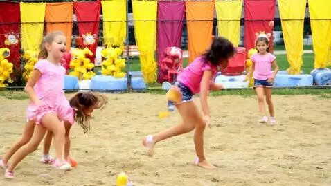 AI Video from prompt: Girls dancing