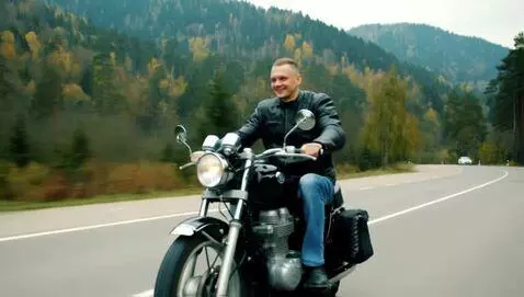 AI Video from prompt: A realistic cinematic video. A man around 40 yea