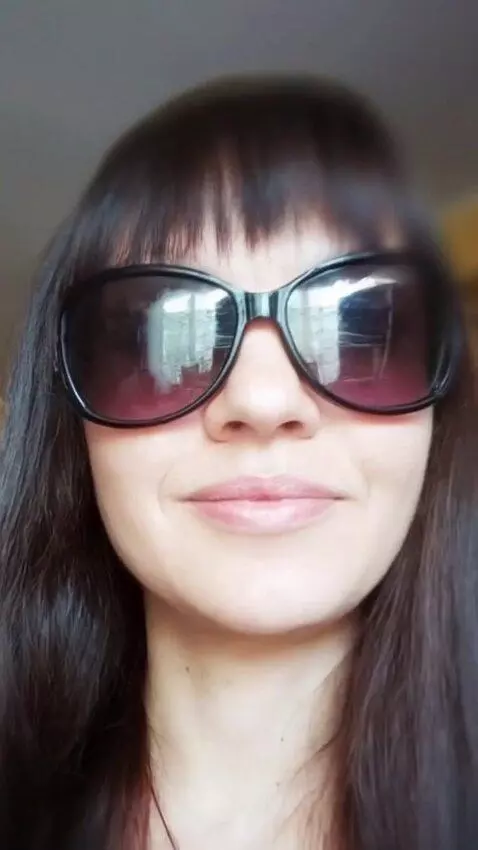 AI Video from prompt: the camera zooms in on the eyes