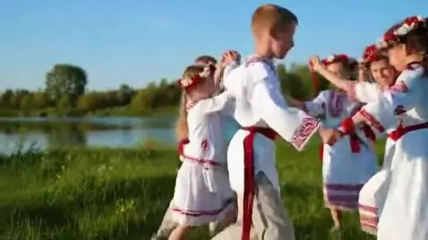 AI Video from prompt: Girls and boys in Belarusian national clothes (c
