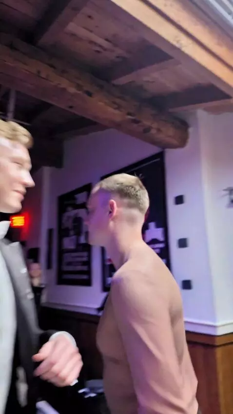 AI Video from prompt: Make me dancing in the club as in the series You