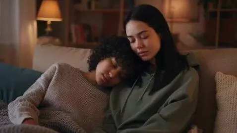 AI Video from prompt: zzz e shunguan lesbians