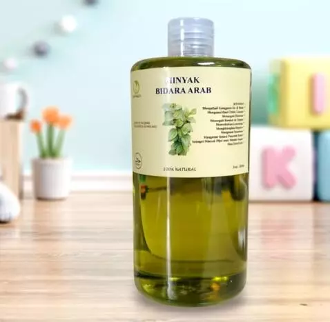 AI Video from prompt: A cinematic close-up shot of a Bidara Arab oil b